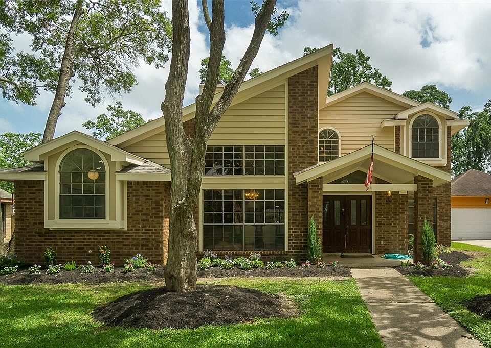 1st image of 534 Crestwood Dr