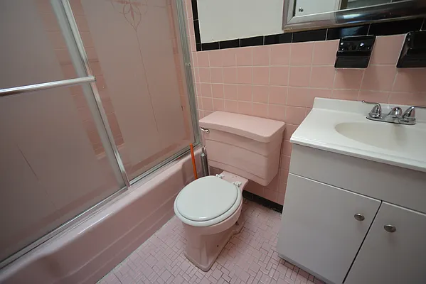 Rented by Voro, LLC | media 23