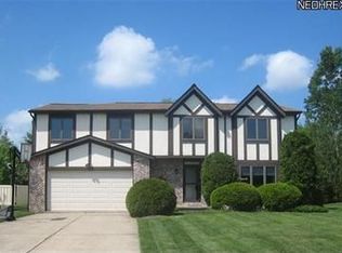 6288 Stonewood Ln, Solon, OH 44139