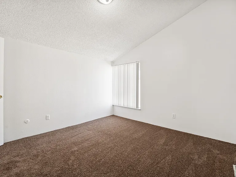 Alvarado Sunset Apartments — Photo 16