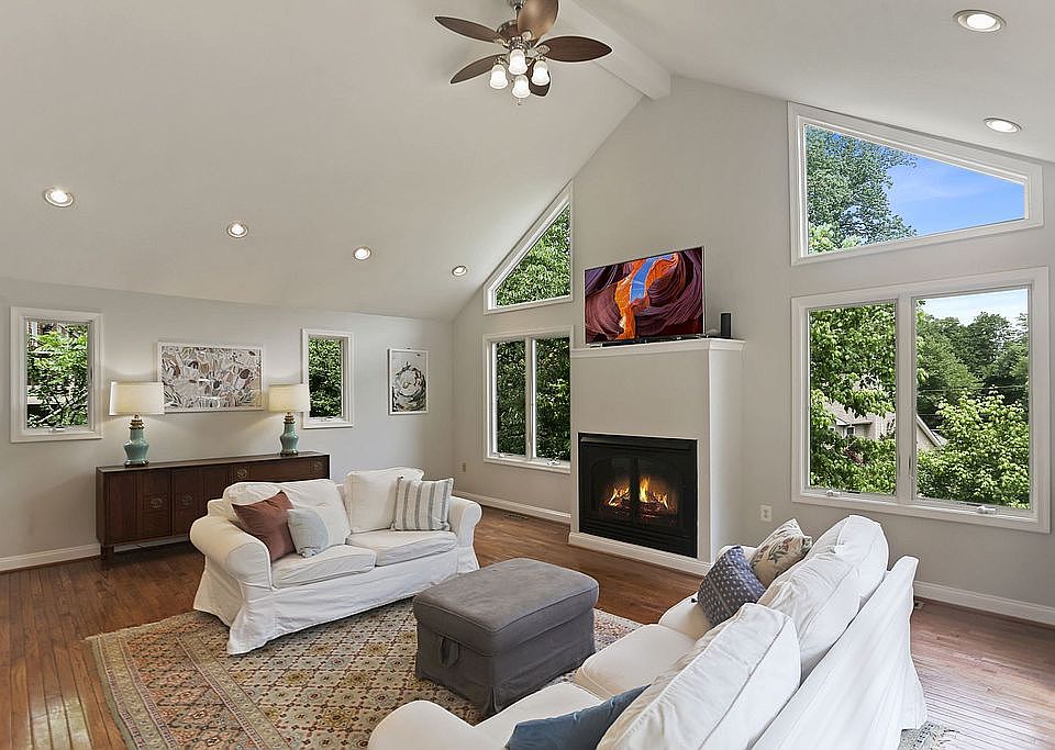 1st image of 7300 Woodley Pl