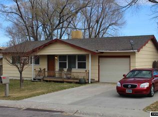 895 Wilkes Dr, Green River, WY 82935