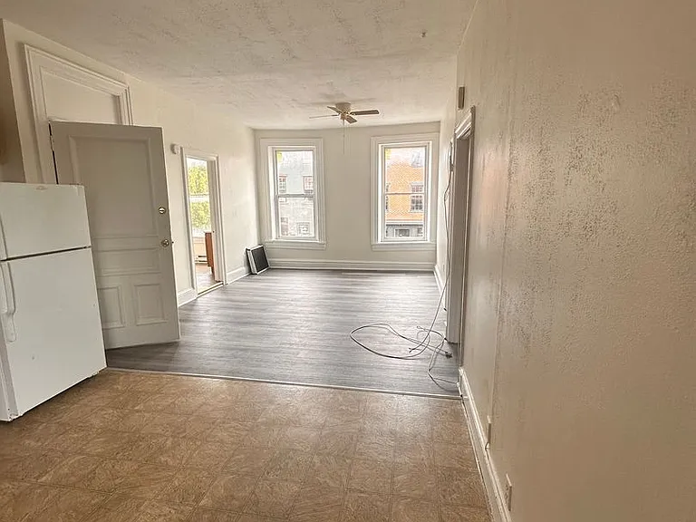 207 - 209 Locust St — Photo 1