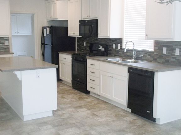 3rd image of 1120 Pepper Dr