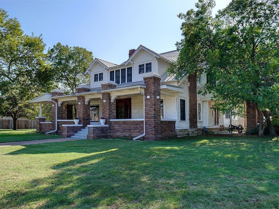 611 Clay St, Nocona, TX 76255 MLS 20310905 Zillow