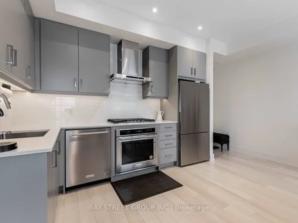 52 Holmes Ave #10, Toronto, ON M2N 0J9