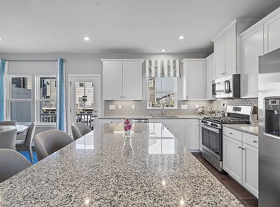 4th image of 700 Plaza Dr #700
