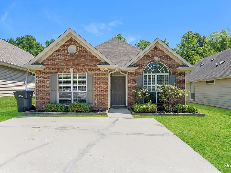 396 Camden Cove Cir — Photo 1