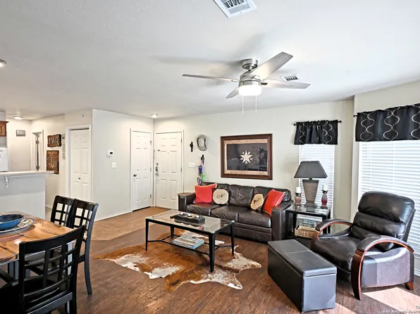 730 E Mather St #J-301, New Braunfels, TX 78130