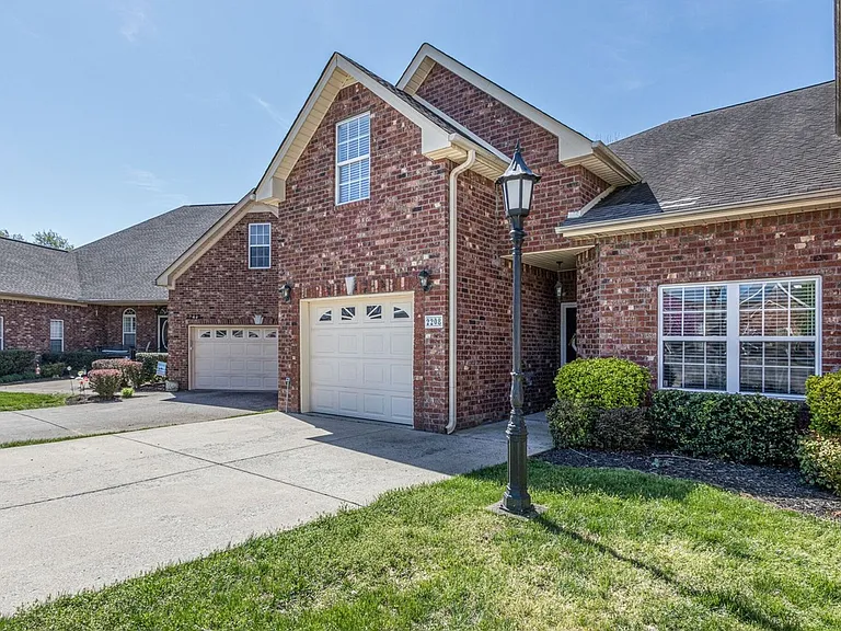 2208 Stanford Ct — Photo 22