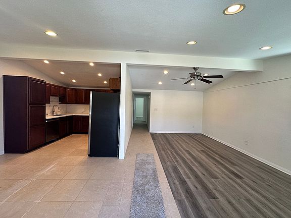 4th image of 3808 Peach Blossom St
