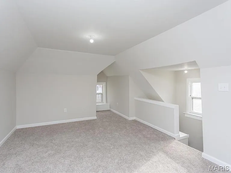 3303 Oxford Ave — Photo 21