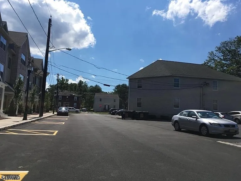 141 Main St #8 — Photo 24