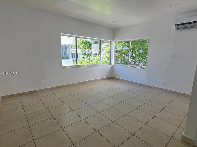 7629 Dickens Ave #4-8 — Photo 5