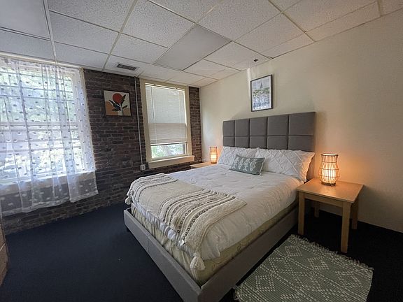 4th image of 230 Thayer St #6