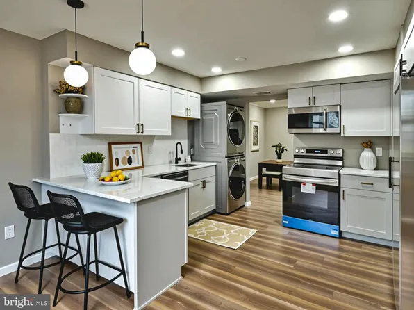 1028 Brixton Ct, Sterling, VA 20164