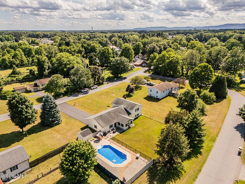 2nd image of 21 Country Acres Drive
