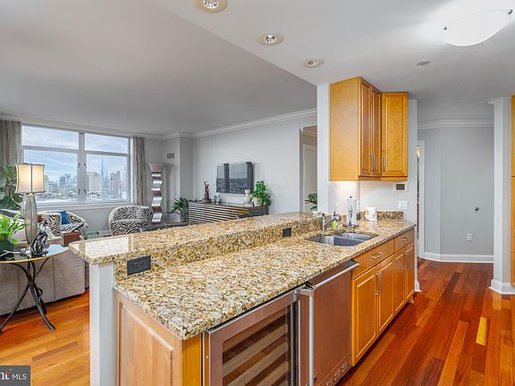 5th image of 440 S Broad St Unit 1102