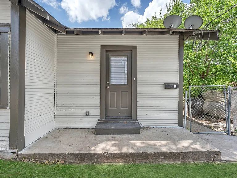 402 Ada St #1 — Photo 2