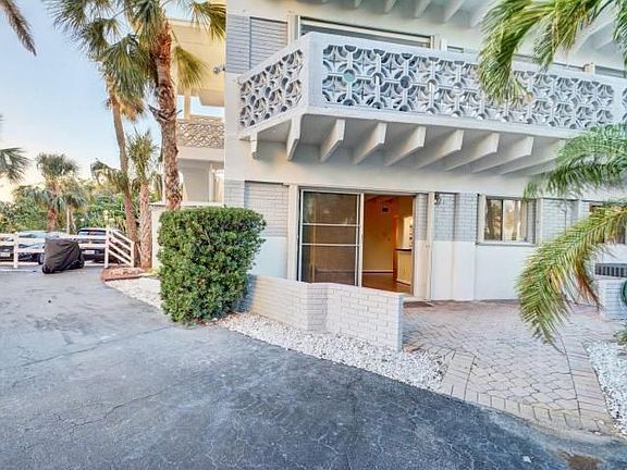 5th image of 3705 S Flagler Dr APT 14