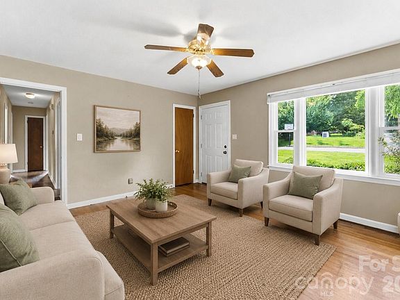 4th image of 609 Temple Dr