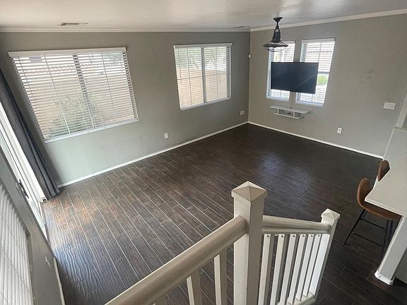 5th image of 319 W Mountain Sage Dr