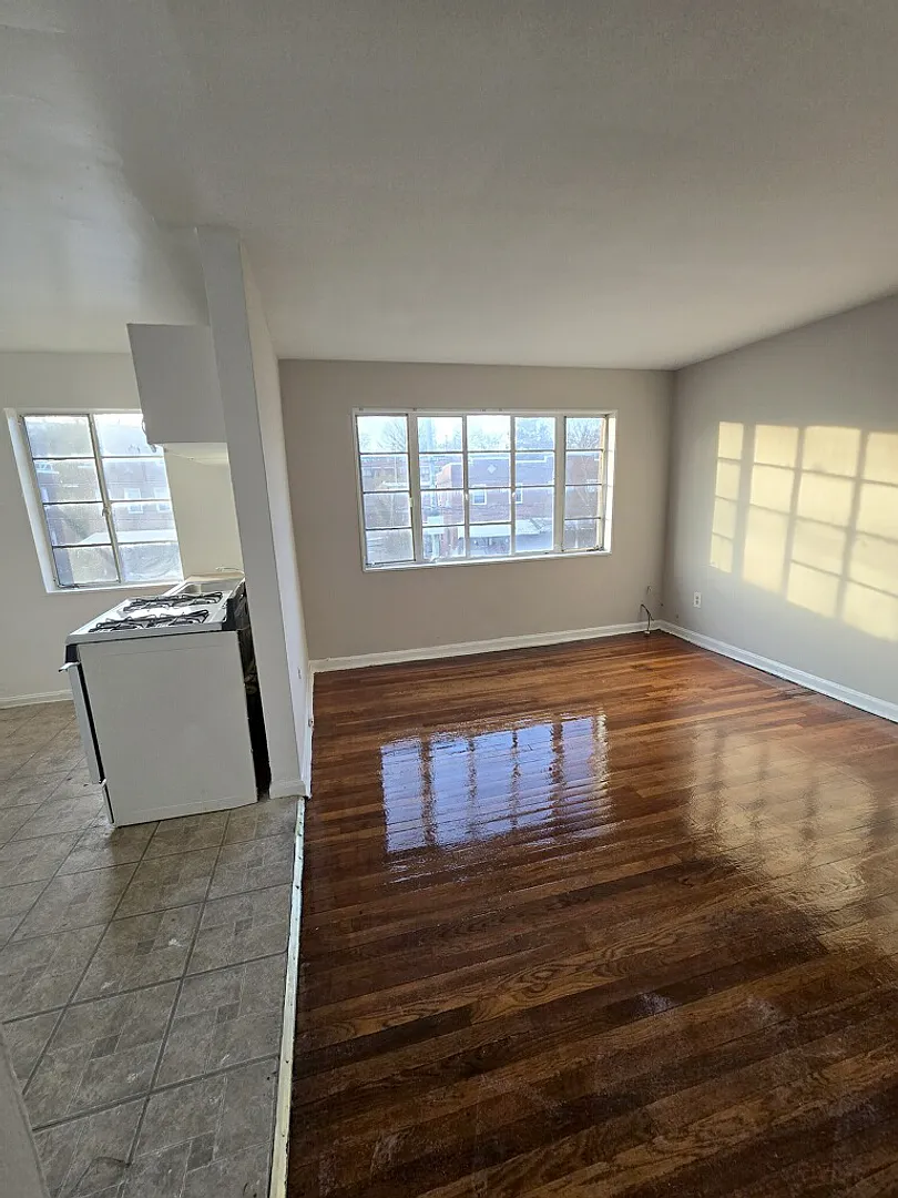 405 Division Ave Ne — Photo 1