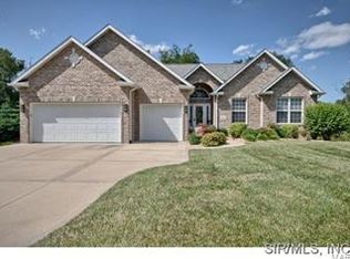 304 W Country Ln W, Collinsville, IL 62234