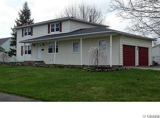 561 Shorecliff Dr, Rochester, NY 14612