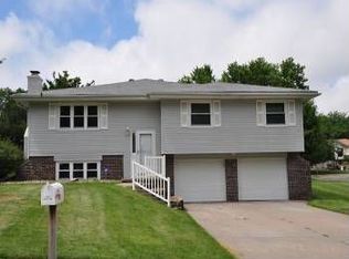 13641 Washington Cir, Omaha, NE 68137