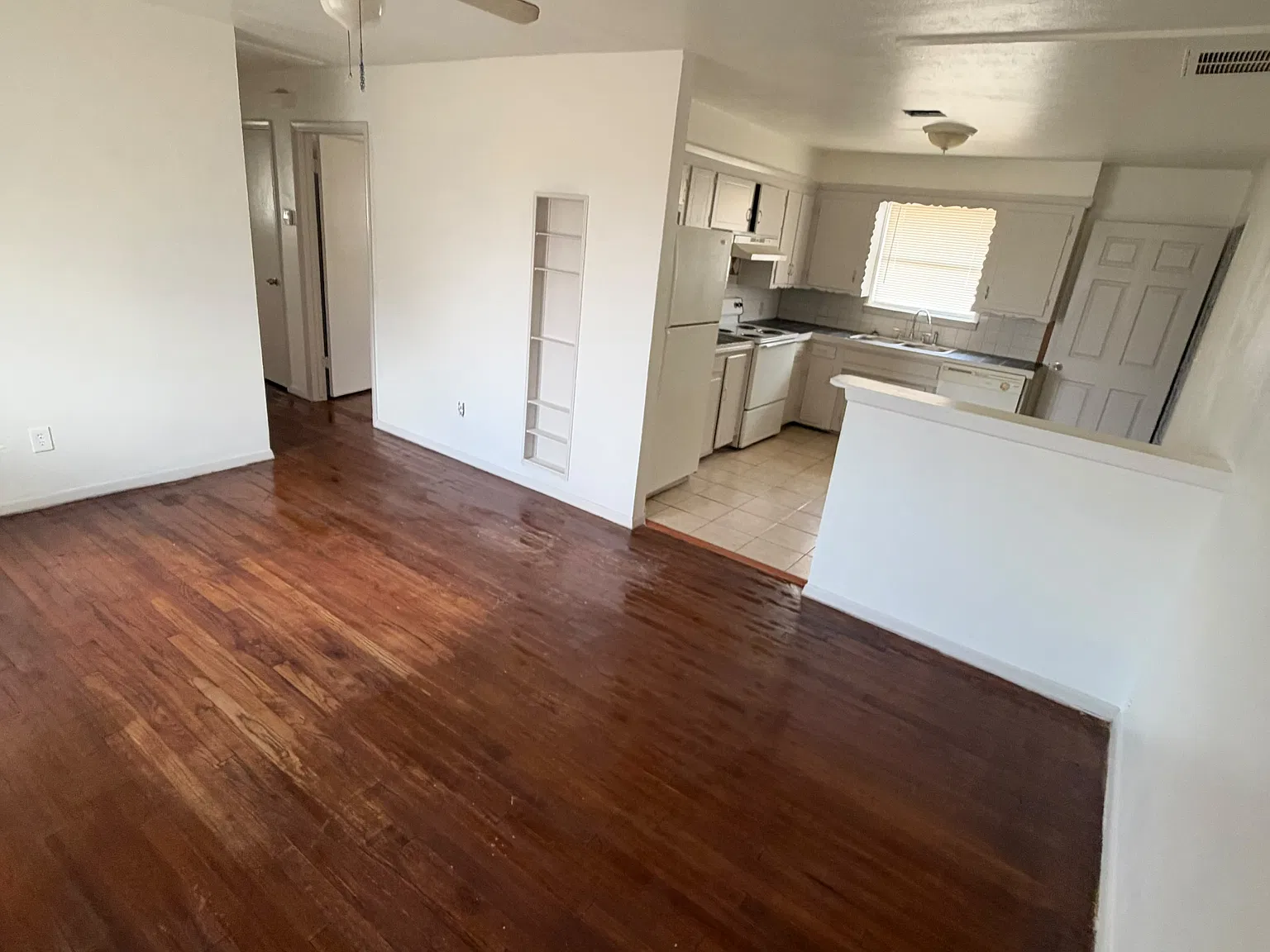 3 bed, 850 sqft, $1,000 — Photo 4