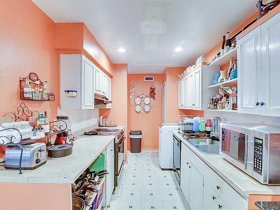 4th image of 1009 Nueva Tierra St