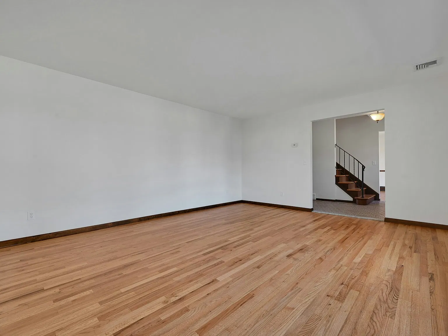 4 bed, 2.5 bath, $5,500 — Photo 3