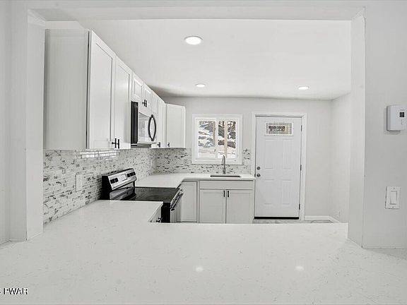 3rd image of 113 Regent St