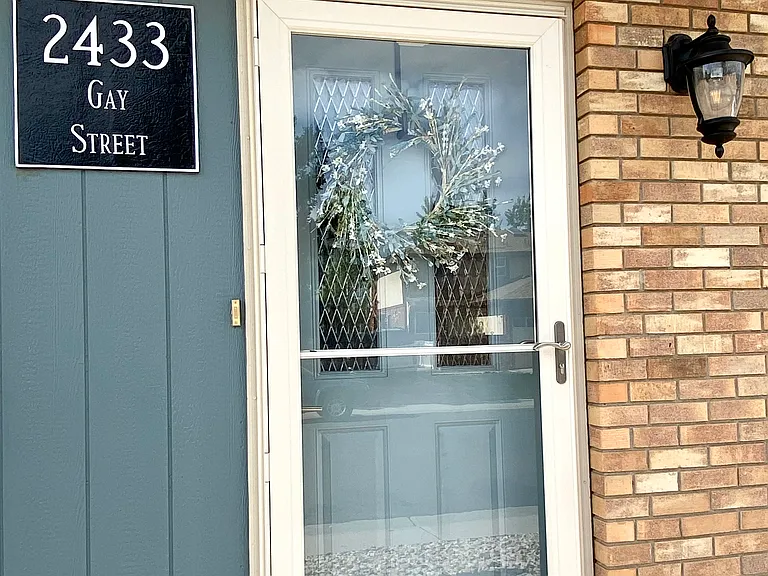 2433 Gay St — Photo 27