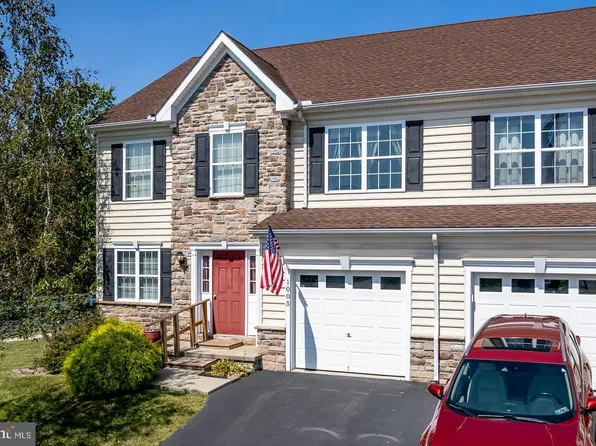 1005 Maple St, Honey Brook, PA 19344