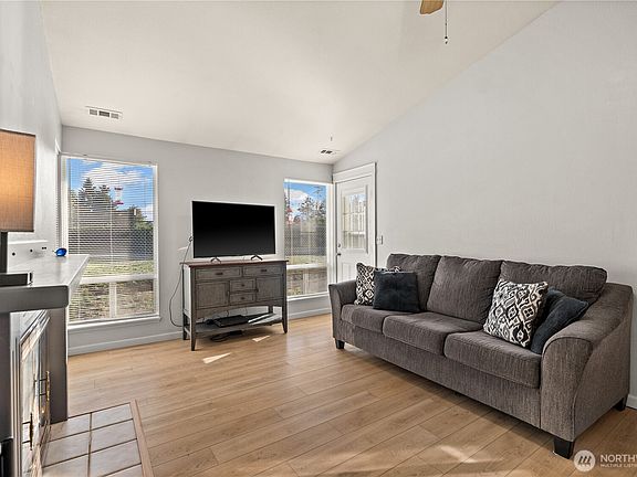 4th image of 1218 NE 30th St