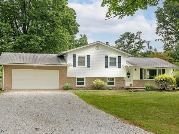 11195 Lloyd St NW, Canal Fulton, OH 44614