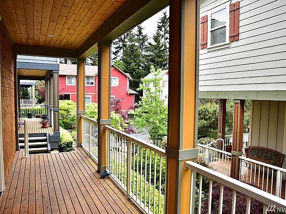 Entry deck