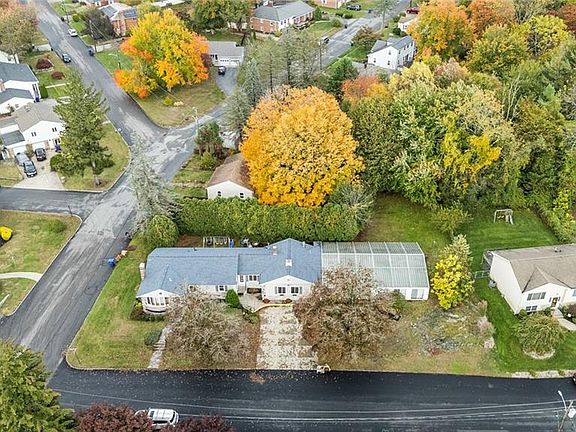 4th image of 2 Oak Grove Blvd