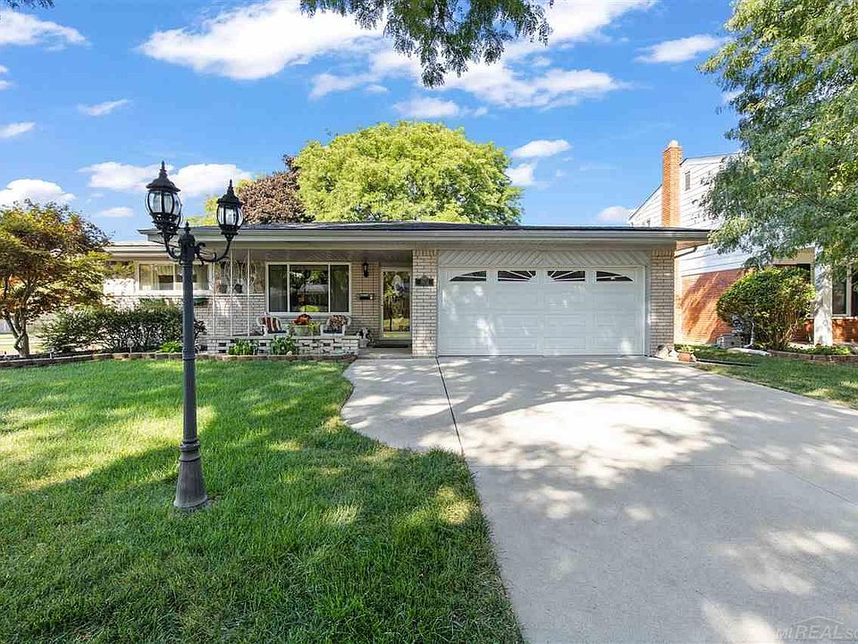 1st image of 30711 Roselawn Dr