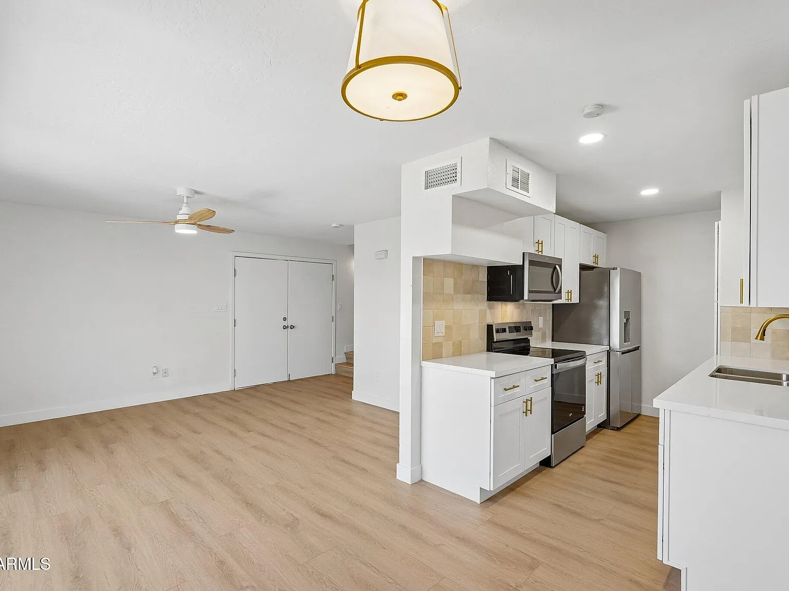 2 bed, 1.5 bath, 924 sqft, $1,800 — Photo 4