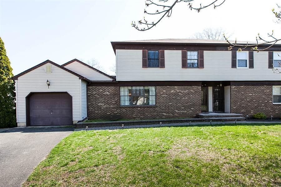 1st image of 9 Bonnie Dr