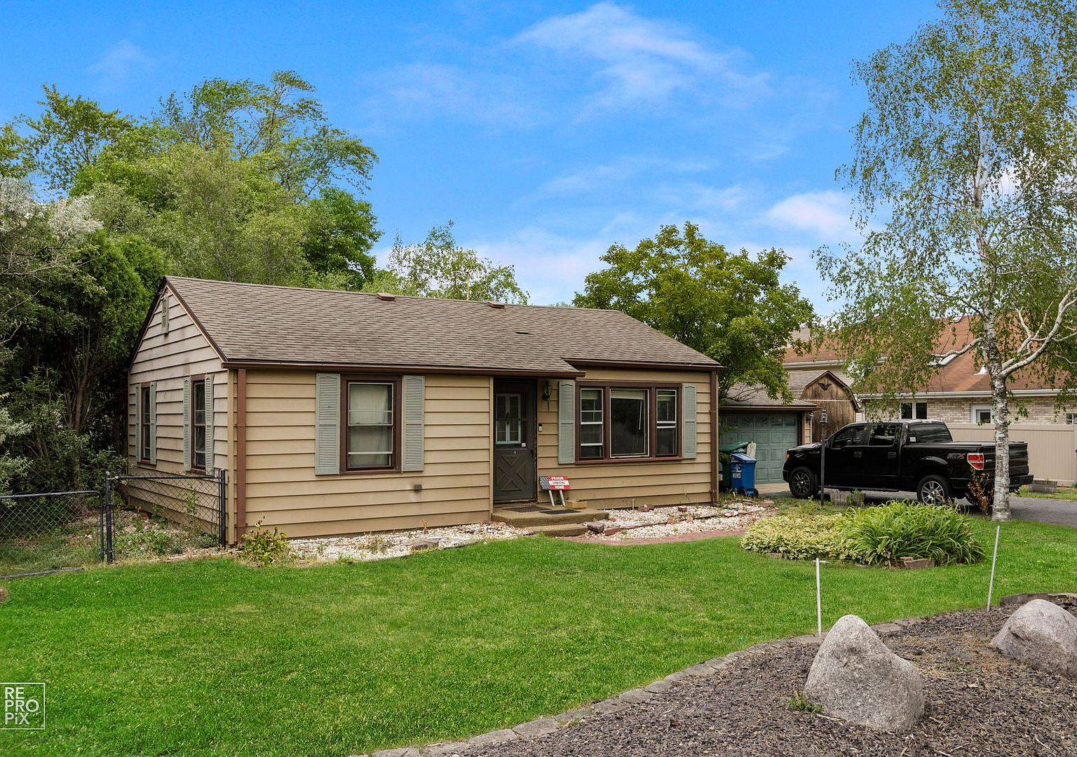 5834 W 83rd St, Burbank, IL 60459 Zillow