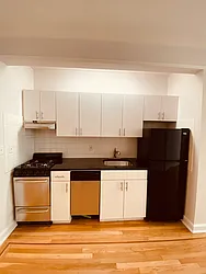 Rented by Metropolis Real Estate of Manhattan