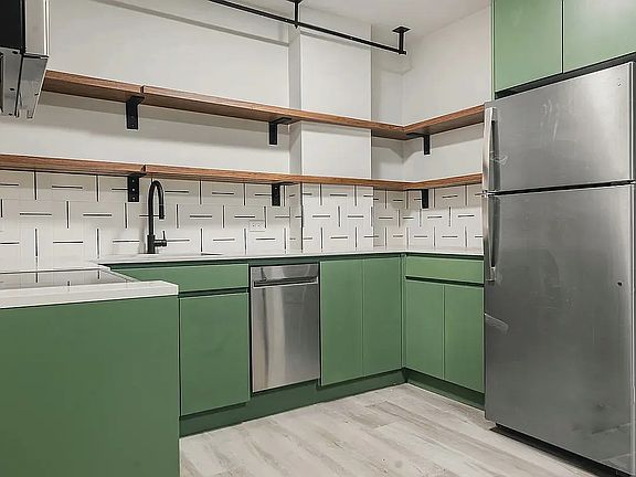 5th image of 1510 Gates Ave #9001