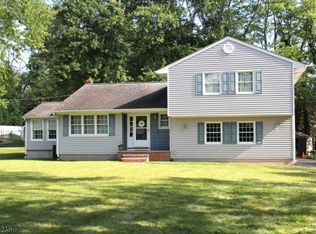 54 Parkside Dr, East Hanover, NJ 07936