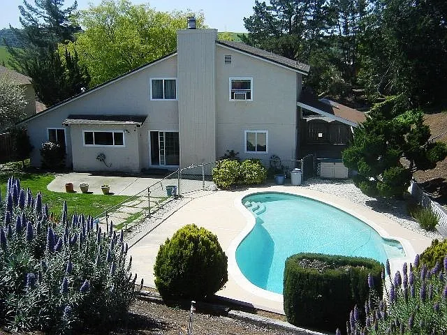 313 Iris Rd photo 1