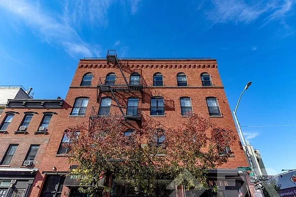 Rented by EXR | media 10