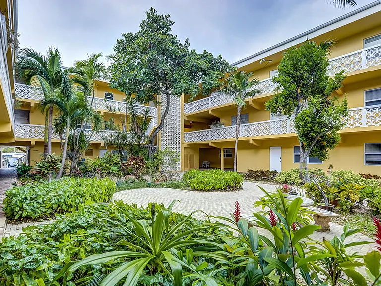 815 Middle River Dr #106 — Photo 43
